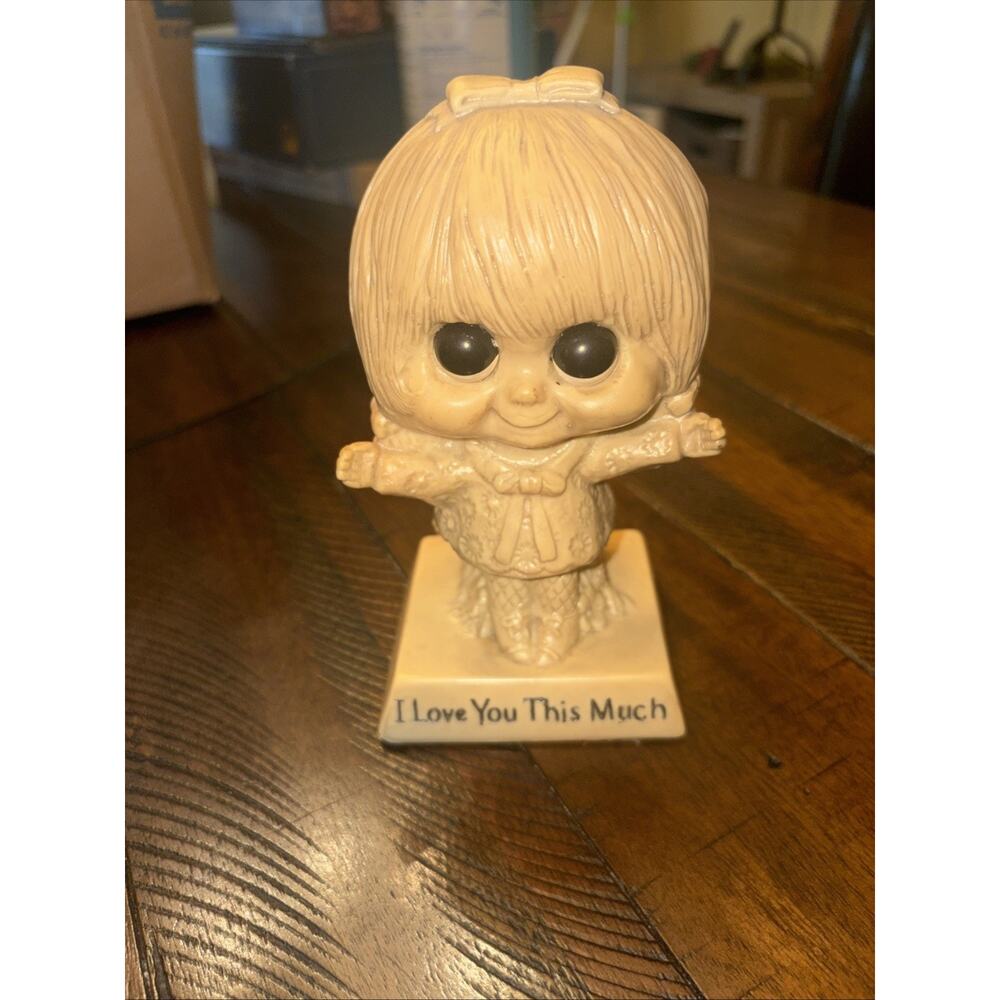 1970 i LOVE YOU THIS MUCH FEMALE STATUE (4d)